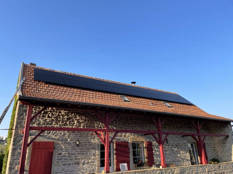 Installation de panneaux solaires sur un toit